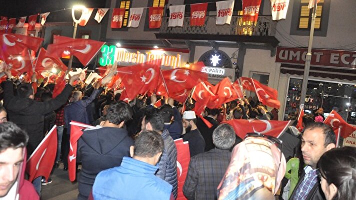 Anayasa değişikliği referandumunda büyük oranda 'evet' oyu çıkan Trabzon’da sonuç büyük coşkuyla kutlandı. 