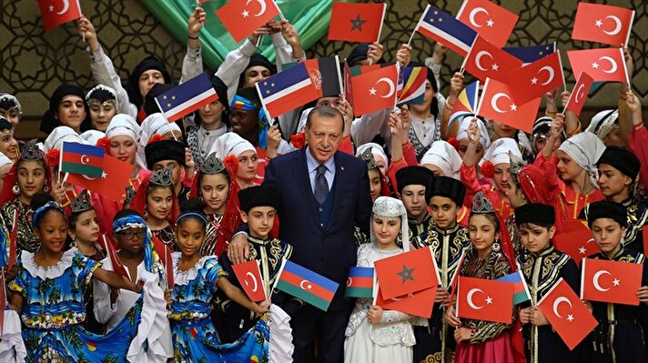 Cumhurbaşkanı Recep Tayyip Erdoğan, Cumhurbaşkanlığı Külliyesi'nde 39. TRT Uluslararası 23 Nisan Çocuk Şenliği’ne katılan çocukları kabul etti.
