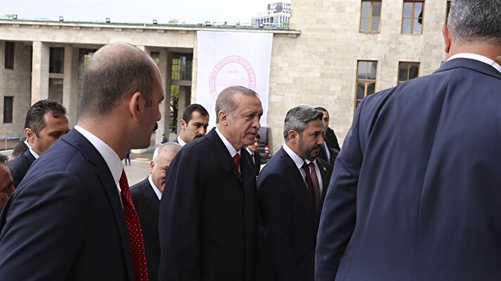 Cumhurbaşkanı Recep Tayyip Erdoğan, TBMM Genel Kurulu'ndaki 23 Nisan Ulusal Egemenlik ve Çocuk Bayramı özel oturumunu izlemek üzere, Meclise geldi.