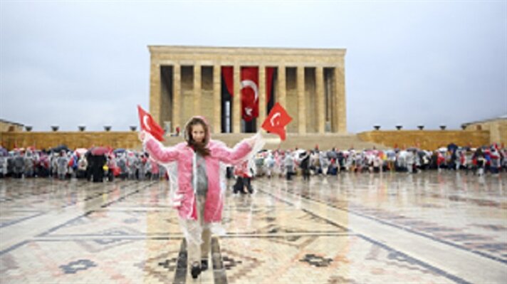 تركيا تحتفل بعيد الطفولة والسيادة الوطنية