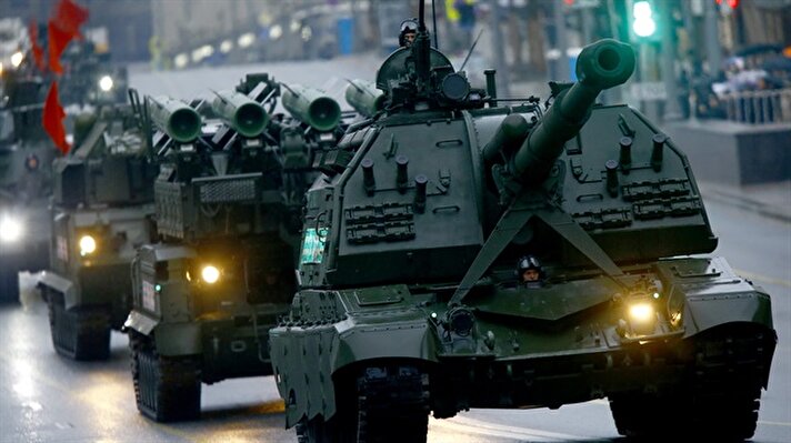 Rusya'nın başkenti Moskova'da, 9 Mayıs Zafer Bayramı hazırlıkları kapsamında Kızıl Meydan'da prova yapıldı. Provaya katılan savunma alanındaki askeri araçlar ve tanklar Tverskaya Caddesinden tarihi Kızıl Meydan'a ulaştı. 
