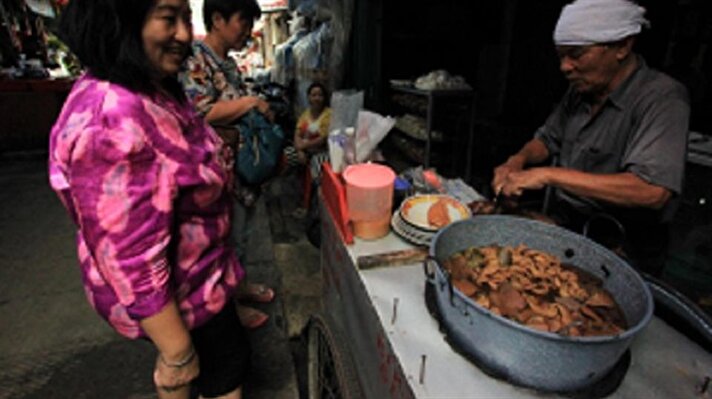 سوق الزواحف.. مكان لا يستغني عنه الصينيون في جاكرتا