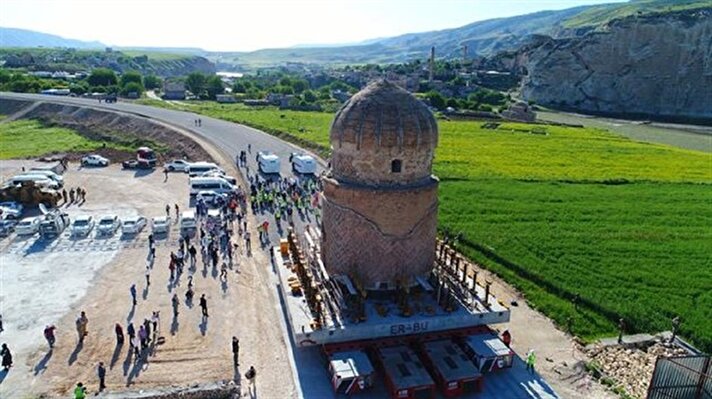 نقل ضريح أثري عمره أكثر من 550 عاما في باطمان التركية