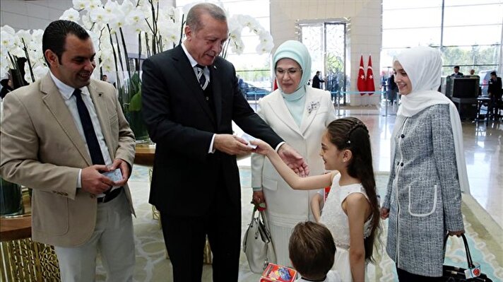 Erdoğan gives Aleppo’s ‘Twitter girl’, family Turkey ID