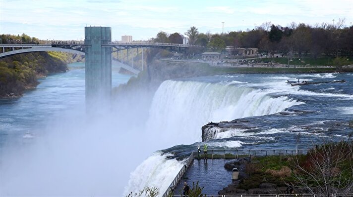 ABD-Kanada sınırındaki Ontario Gölüne dökülen Horseshoe (Atnalı), American ve Bridal Veils adlı şelalelerin meydana getirdiği Niagara Şelaleleri dünyanın en fazla turist çeken ilk 5 noktası arasında yer alıyor. 