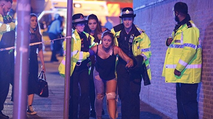 شاهد بالصور حالة الناس لحظات وعقب تفجير مانشستر البريطانيّة