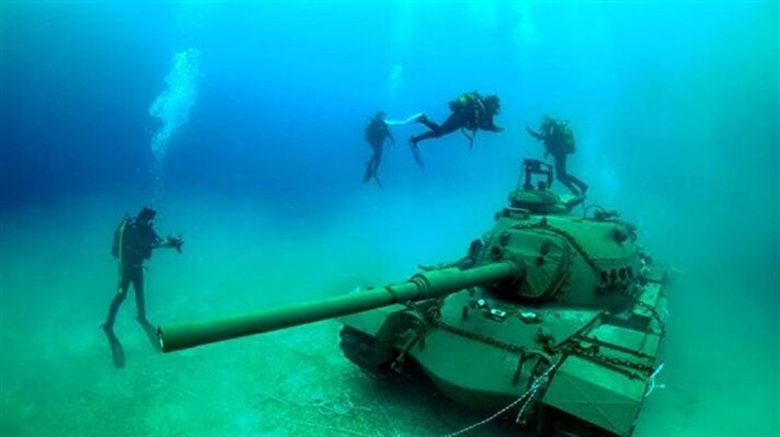 في أنطاليا التركية دبابة تغرق لأجل السياحة!