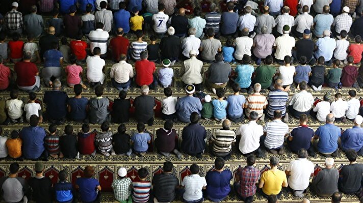 Ramazan'ın ilk teravih namazı kılındı
