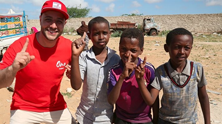 Türk Kızılayı, Maher Zain ve One Family Global ile birlikte Somali'de Ramazan ayında ihtiyaç sahi​bi ailelere umut olmaya devam ediyor. 