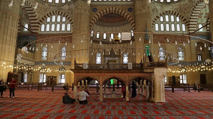 Mimar Sinan'ın ustalık döneminin ve Türk-İslam medeniyetinin şaheseri olan Selimiye Camisi, mimarisinin yanında, yapıya yüklenen anlamlarla da hayran bırakıyor.