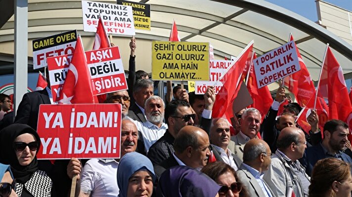 Fetullahçı Terör Örgütünün (FETÖ) 15 Temmuz'daki darbe girişimine ilişkin FETÖ elebaşı Fetullah Gülen, 6 general ve 17 subayın yargılandığı İstanbul'daki ana darbe davasının ilk duruşması başladı. 