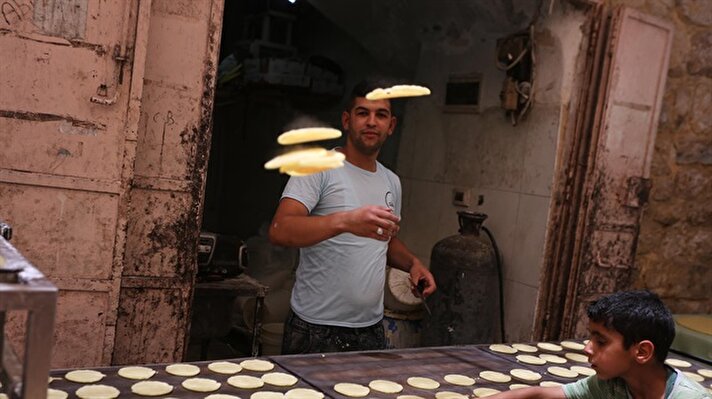 الربيع يعود لأسواق "الخليل" الفلسطينية في"رمضان"