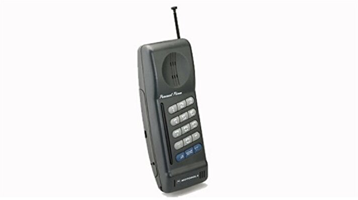 1992  - Motorola Personal Phone, 8 milyon