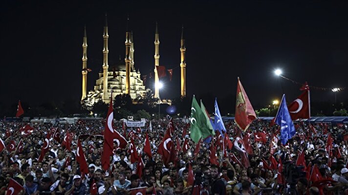 15 Temmuz Demokrasi ve Milli Birlik Günü etkinlikleri kapsamında İzmir’de Konak Meydanı’nda anma etkinliği düzenlendi. 