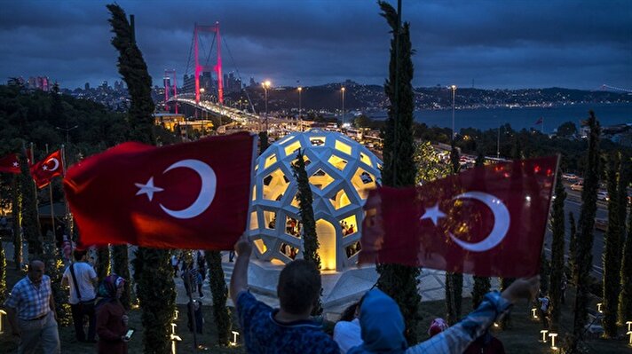 لليوم الثاني.. الأتراك يواصلون اعتصامات "صون الديمقراطية" في ذكرى إفشال الانقلاب