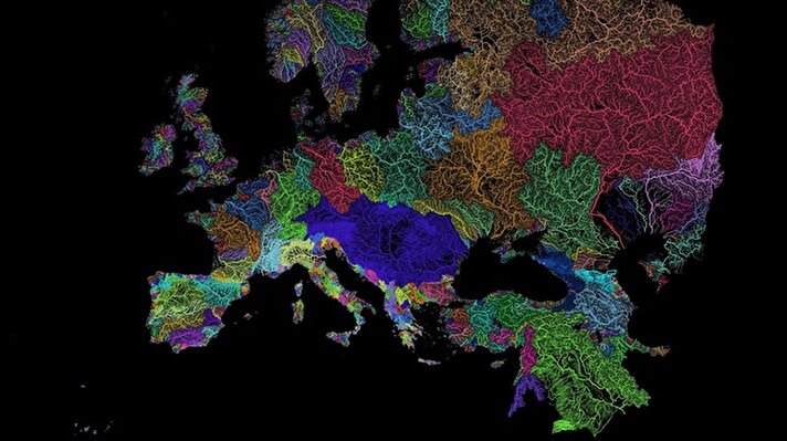 Dünyanın dört bir yanındaki damar benzeri akarsu ağlarının gösterildiği renkli haritalar dizisi dünyaya farklı bir şekilde bakmanızı sağlayacak. 
Resimde Avrupa'nın akarsu ağları belirtilmiş. 