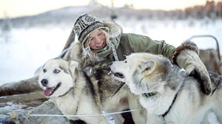 Tinja is a young woman who abandoned her life in the city in 2008 and is now living in the Lapland region of Finland. 