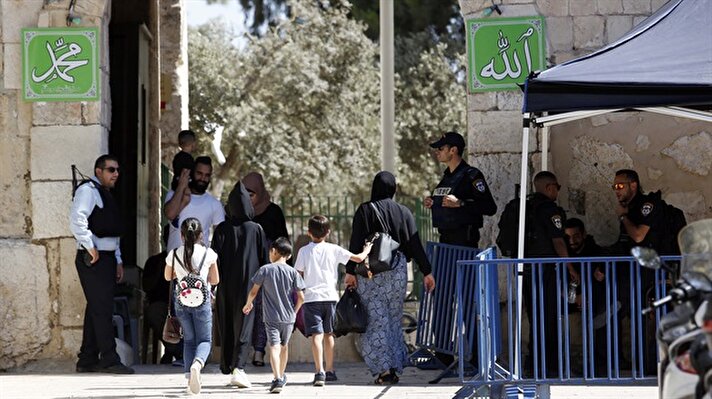 Palestinians rejoice lifting of restrictions on Al-Aqsa
