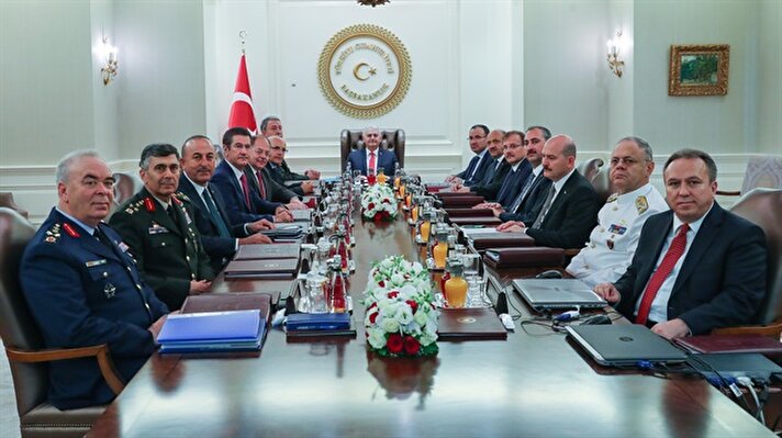 Yüksek Askeri Şura (YAŞ) toplantısı, Başbakan Binali Yıldırım başkanlığında, Çankaya Köşkü'nde başladı. 