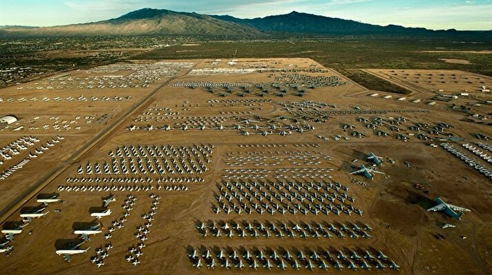 ABD'nin Arizona eyaletindeki Tucson kentinde çölün tam ortasında uçsuz bucaksız bir uçak mezarlığı bulunuyor. 