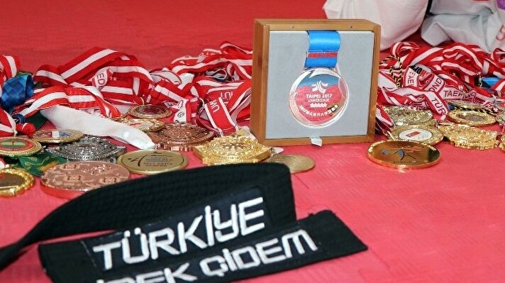 Nevşehir’de tekvando ile 5 yaşında tanışan İpek Çiğdem'in madalyalarının arasında  Avrupa şampiyonluğu, ikinciliği, üçüncülüğü ve dünya ikinciliği olduğunu söyledi. Çiğdem, eksik olan madalyayı ise 2020 olimpiyatlarında dünya şampiyonu olarak tamamlamak istediğini belirtti.