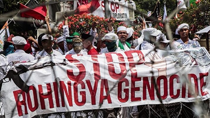 Muslim protestors in Indonesia stand in solidarity with Rohingya Muslims 