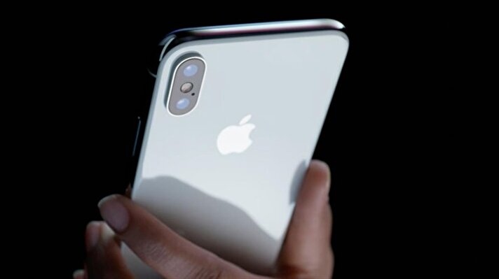 iPhone X'de ana ekran düğmesi kaldırıldı. Çerçevesiz ekranıyla iPhone X'in en merak edilen özelliği ise Face ID.