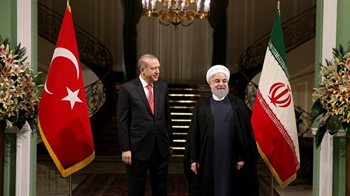 Cumhurbaşkanı Recep Tayyip Erdoğan ve İran Cumhurbaşkanı Hasan Ruhani, İran’ın başkenti Tahran’da Sadabad Sarayı'nda gerçekleştirdikleri ikili görüşmenin ardından heyetler arası görüşmeye katıldı.