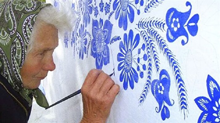 90 yaşındaki Agnes Kasparkova, yaşın sadece bir sayı olduğuna inandırıyor.