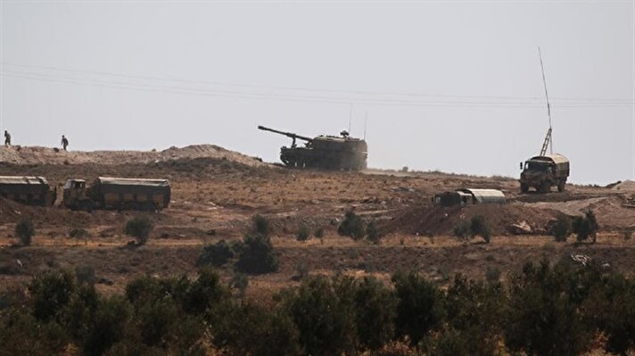 Turkey deploys command units, armored vehicles along Syrian border