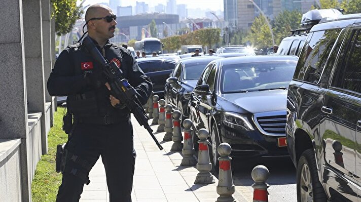 Cumhurbaşkanı Recep Tayyip Erdoğan'ın dün Valiler Toplantısı'nda yaptığı konuşmada dile getirdiği yerli üretim silah kullanımı konusunda, Cumhurbaşkanlığı Koruma Başkanlığı harekete geçti.
