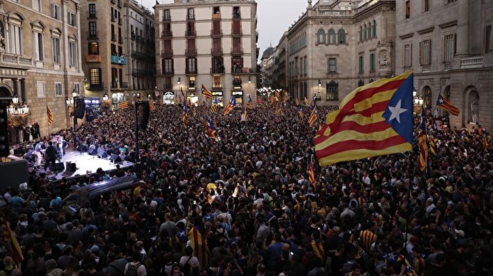 Katalonya'da 'bağımsızlık' kutlanıyor