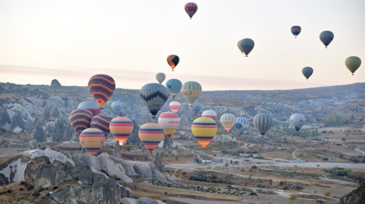 Charming photos capture the beauty of the autumn season in Turkey's Cappadocia as visitors observe the sunrise, fairy chimneys and picturesque landscapes aboard the popular hot-air balloon tours. Cappadocia is preserved as a UNESCO World Heritage site and is famous for its chimney rocks, hot air balloon trips, underground cities and boutique hotels carved into rocks. Cappadocia is a popular tourism destination, and attracted 120,000 tourists in the first half of 2017. 