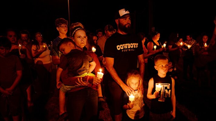 Locals mourn victims of Texas church shooting 