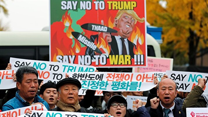 Protesters take part in a rally against U.S. President Donald Trump near South Korea's presidential Blue House in central Seoul, South Korea, November 7, 2017. ​