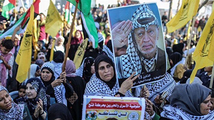 Yüz binlerce Filistinli Arafat’ı andı
