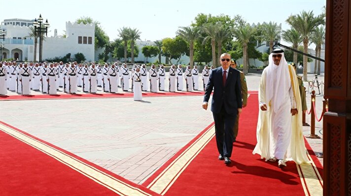 Cumhurbaşkanı Recep Tayyip Erdoğan ve Katar Emiri Şeyh Temim bin Hamed Al Sani huzurunda iki ülke arasındaki anlaşmaların imza töreni gerçekleştirildi.