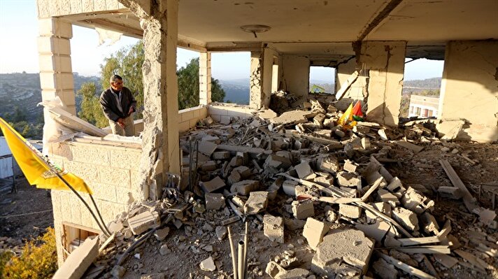 İsrail ordusunun, üç İsrailli "güvenlik görevlisini" öldüren Nemr el-Cemel isimli Filistinlinin evini yıktığı bildirildi. 