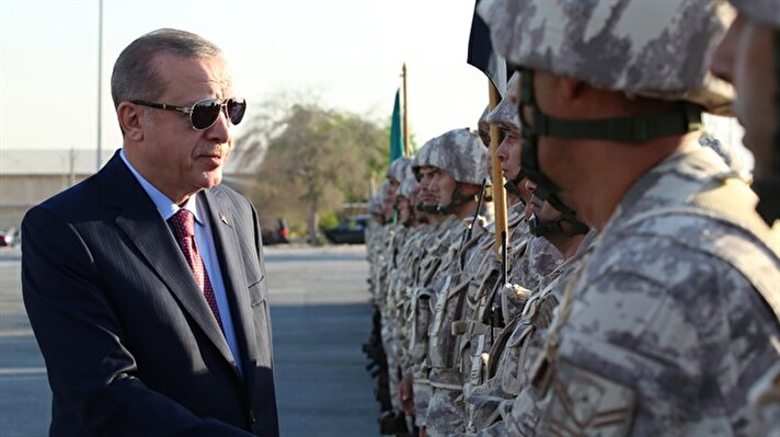 President Erdoğan visits Turkish troops in Qatar
