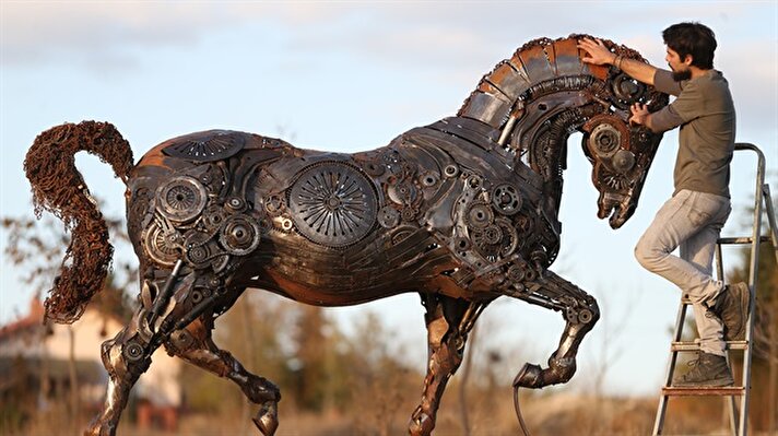Young Turkish artist creates metal sculptures