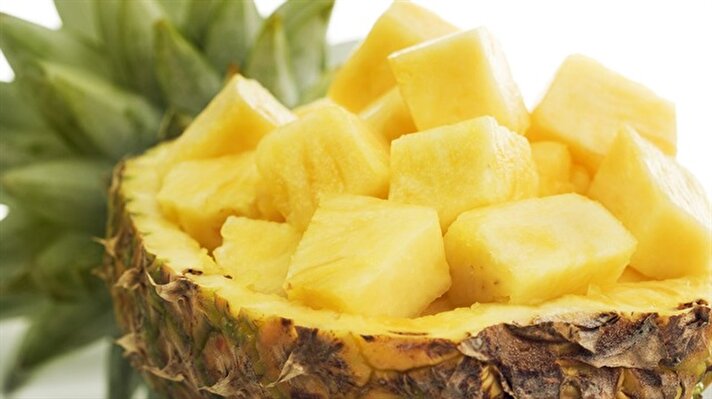C vitamini açısından zengin olan ananas, cilt ve saç sorunlarına iyi gelir. 