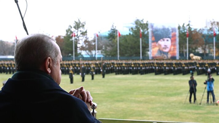 Cumhurbaşkanı Recep Tayyip Erdoğan, Milli Savunma Üniversitesi Kara Harp Okulu Komutanlığı'nda muvazzaf subay adaylarının mezuniyet törenine katıldı. Cumhurbaşkanı Erdoğan'ı Milli Savunma Bakanı Nurettin Canikli karşıladı. 