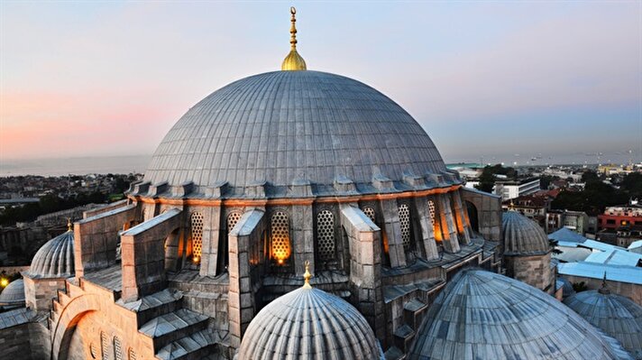 Kanuni Sultan Süleyman tarafından, 1550 yılında Mimar Sinan’a yaptırıldı. Sahip olduğu mimari incelikleri ile günümüz teknolojisini bile gölgede bırakan cami aslında Usta Mimarın kalfalık dönemi eseriydi. 