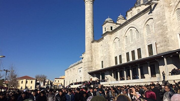 محيط مسجد الفاتح في إسطنبول ينتفض من أجل القدس