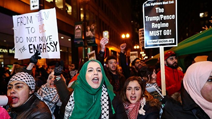 Thousands march in Chicago to protest Trump's decision