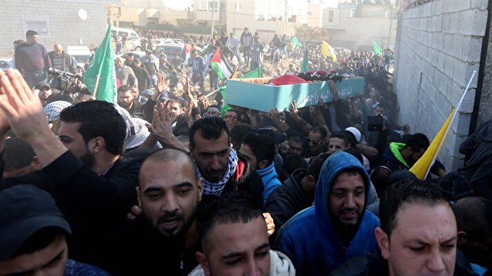 People carry the body of Palestinian Basil Ibrahim