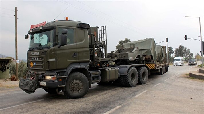 Hatay’da, Suriye sınırındaki birliklere zırhlı askeri araç takviyesi yapıldı.