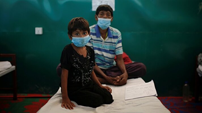 Rohingya refugees riddled with illness treated at Bangladeshi clinic 