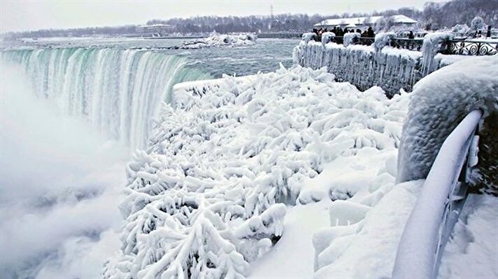 Niagara Şelalesi dondu