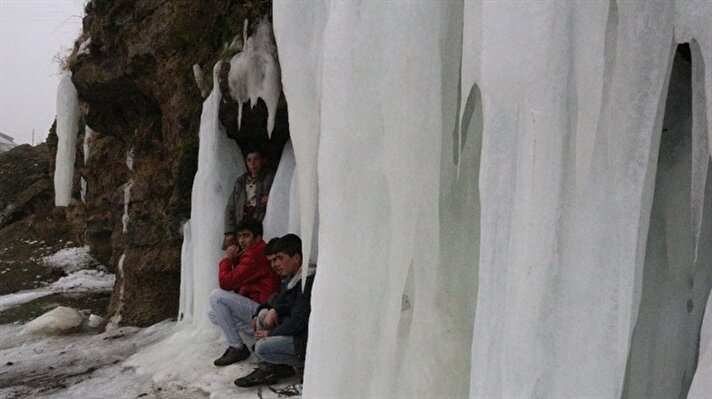 Waterfall freezes over in Turkey’s Ağrı